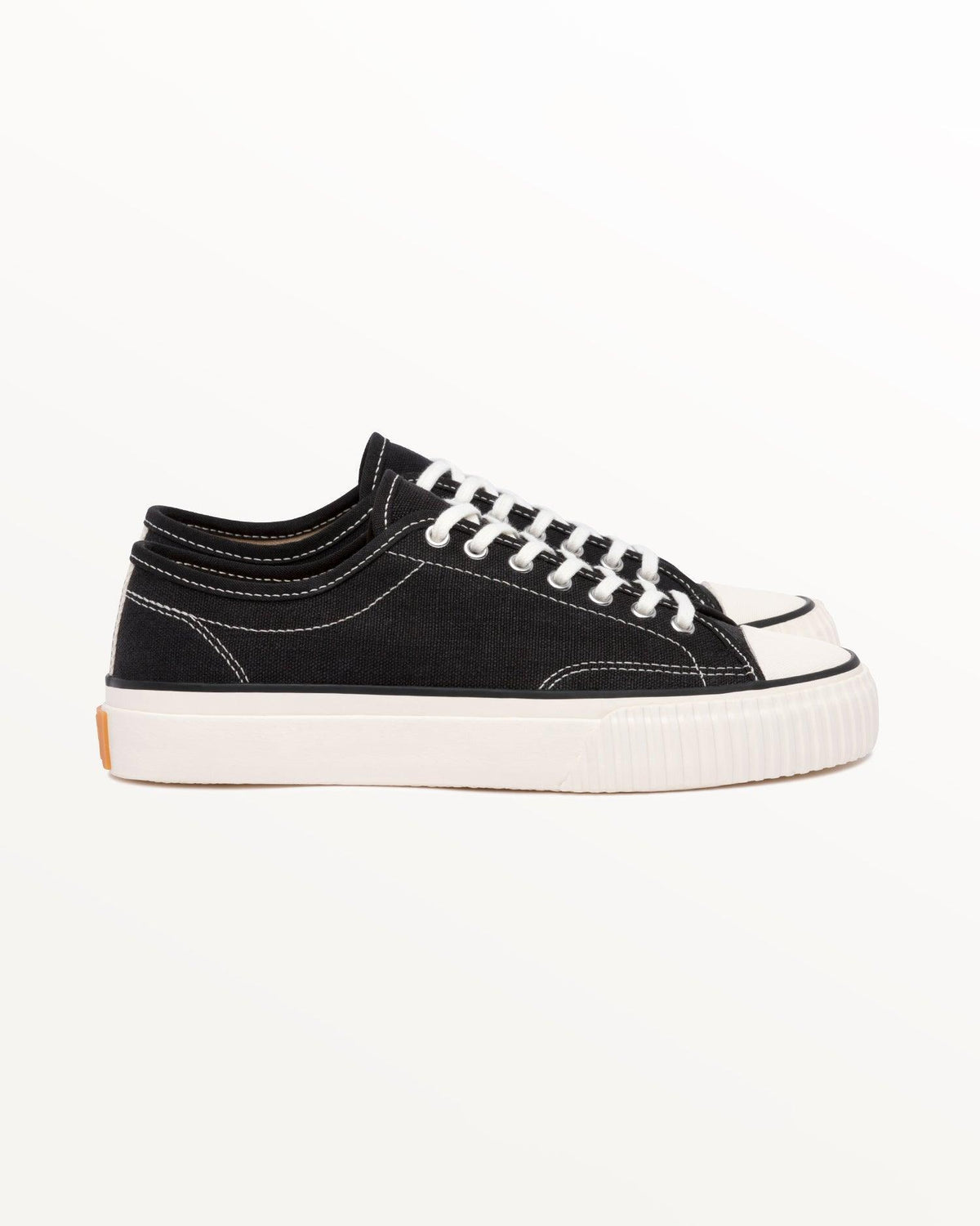 Straat Hemp Black/White trainer, side view with white contrast stitching and off-white rubber sole